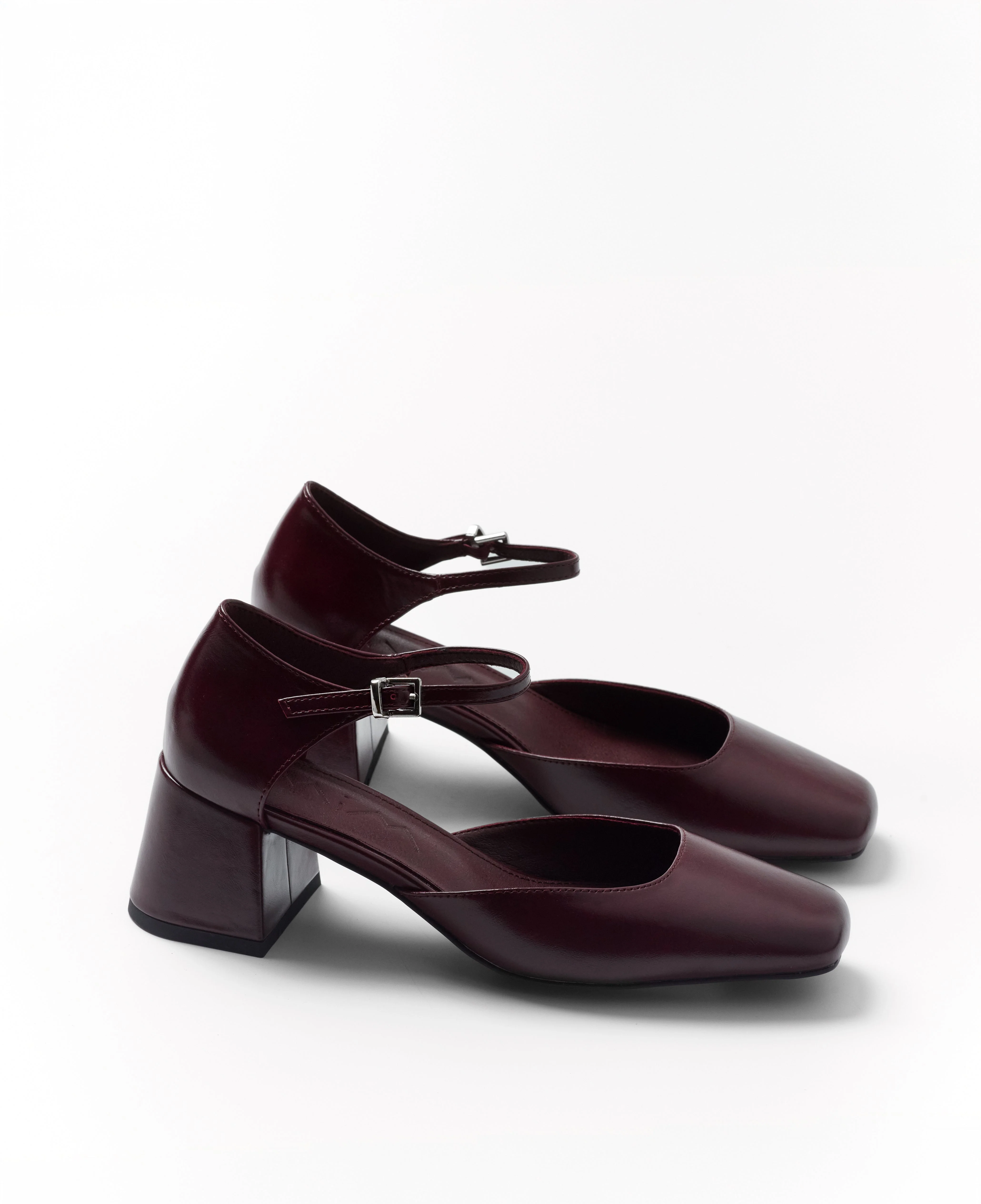 AMELIA BURDEOS - Image 7