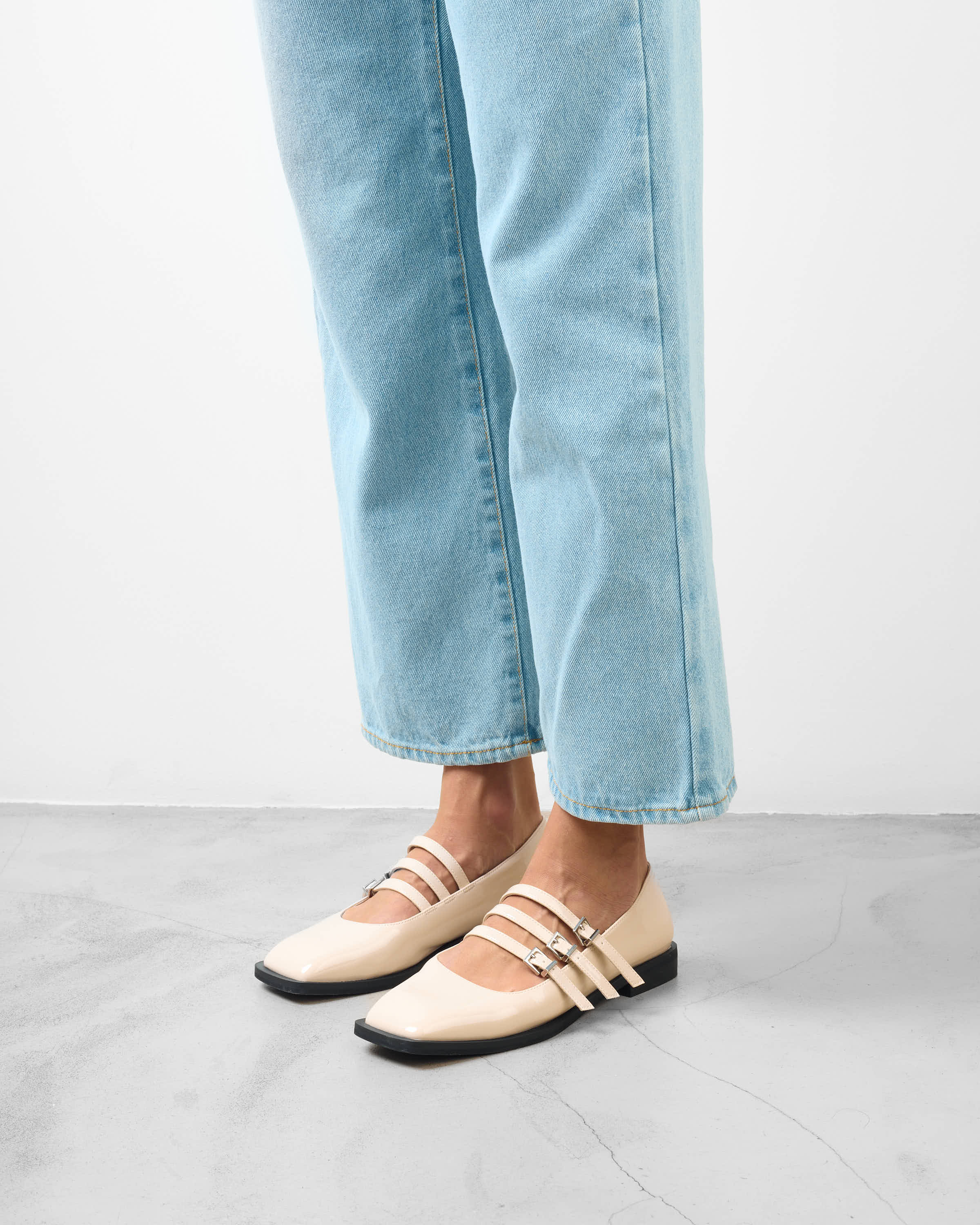 Emily Off White - Image 4