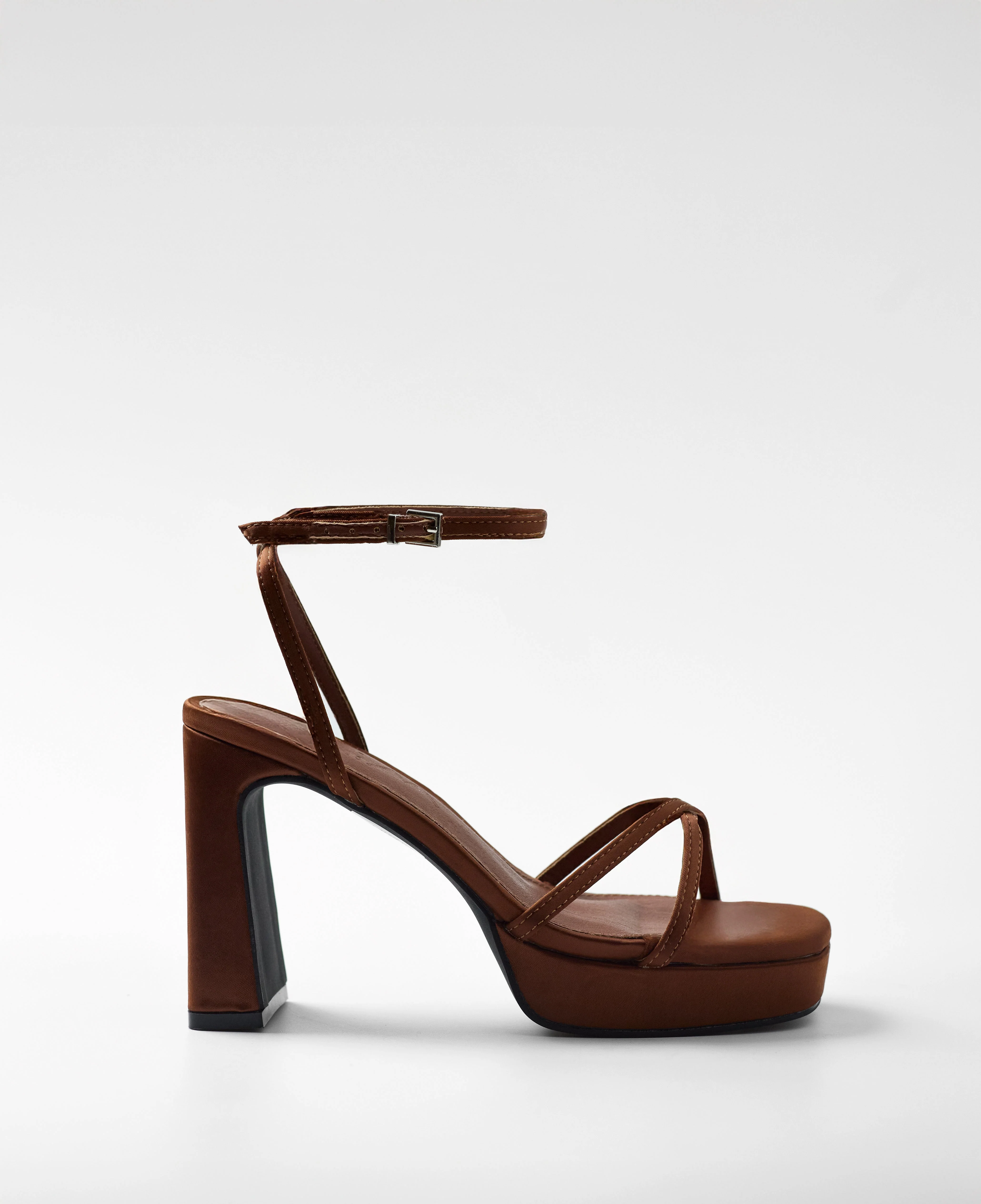 GRETA BRONCE - Image 5