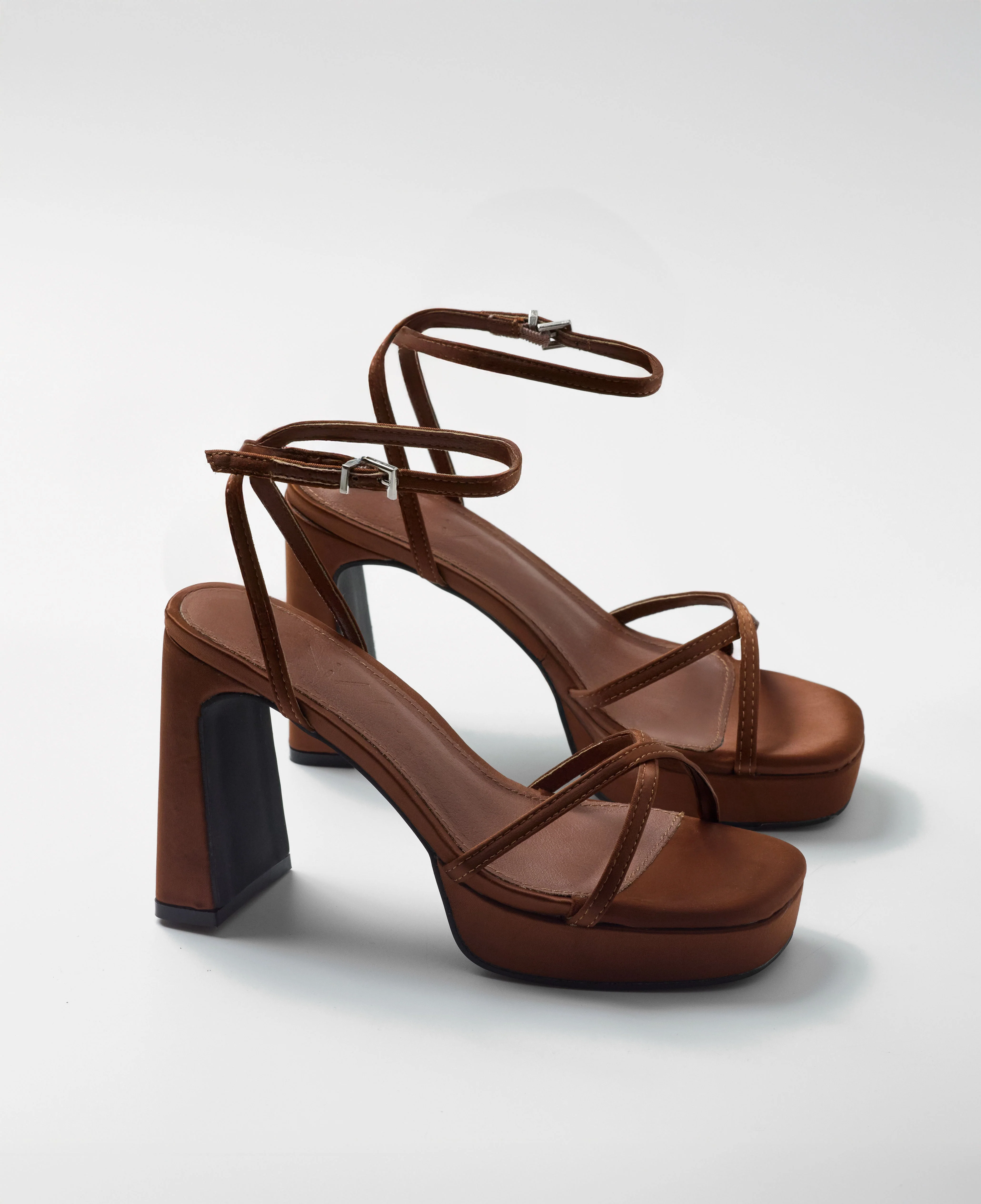 GRETA BRONCE - Image 7