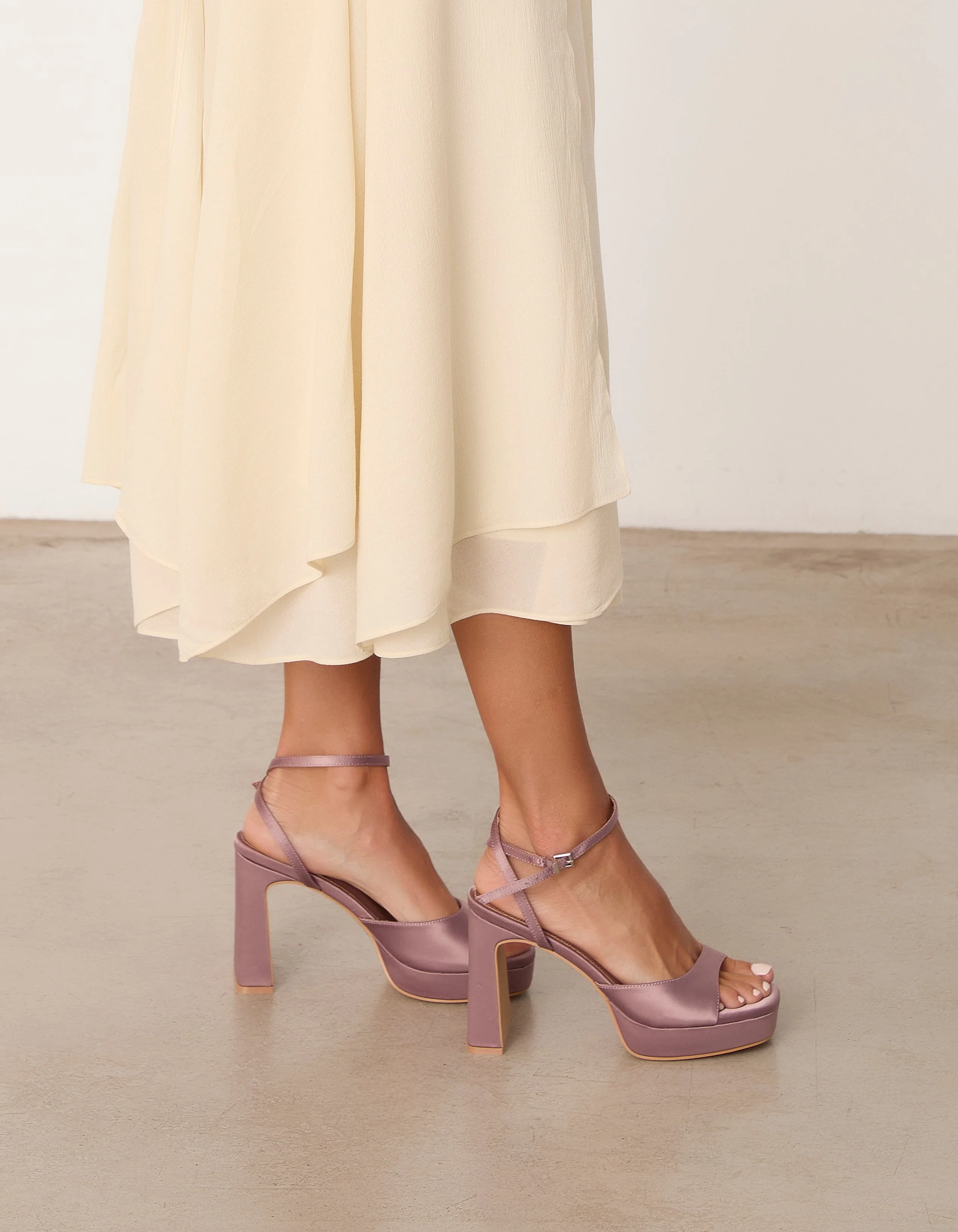 SANDALIAS DE TACON - SS26