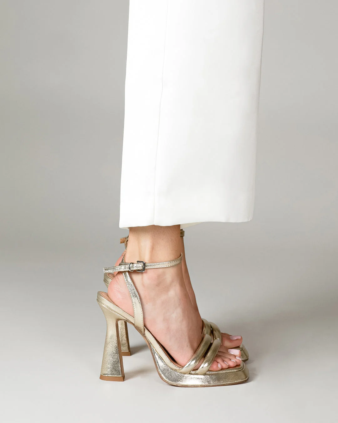 LEA DORADO - Image 3